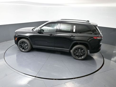 New 2025 Jeep Grand Cherokee Limited image 44