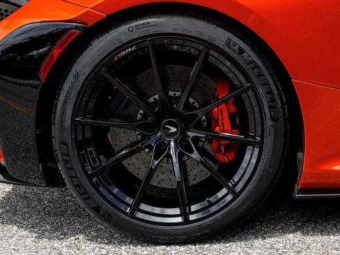 Used 2021 McLaren 765LT RWD image 15