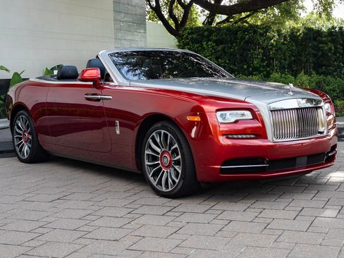 Used 2018 Rolls-Royce Dawn RWD image 24
