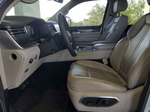Used 2022 Jeep Wagoneer Series III RWD image 17