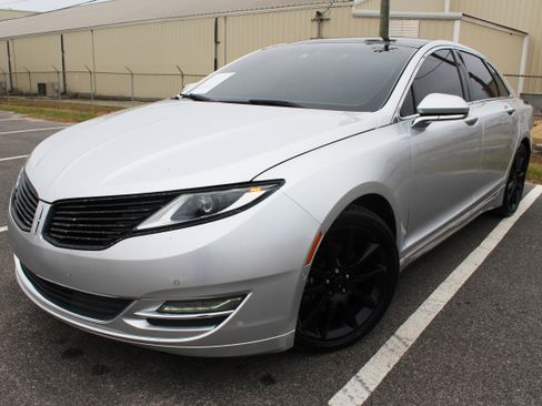 Used 2013 Lincoln MKZ Base image 12