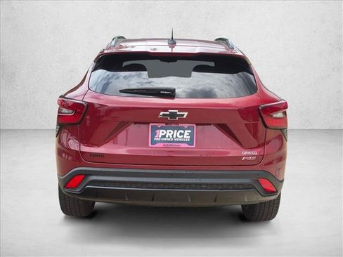 Used 2024 Chevrolet Trax RS w/ Sunroof Package FWD image 6