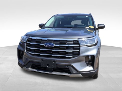 Used 2025 Ford Explorer Active w/ Active Comfort Package AWD/4WD image 4
