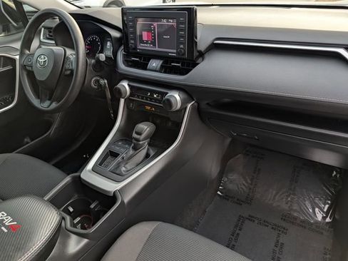 Used 2022 Toyota RAV4 LE image 31