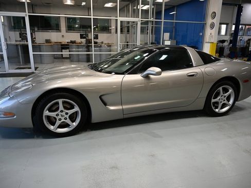 Used 2000 Chevrolet Corvette Coupe w/ Roof Pkg image 10