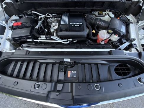 Used 2021 Chevrolet Silverado 1500 LT AWD/4WD image 32