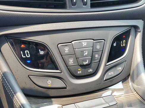 Used 2020 Buick Envision Essence AWD/4WD image 16