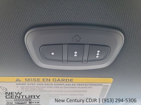 New 2027 Chrysler Pacifica Select FWD image 18