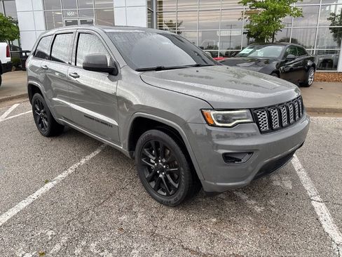 Used 2021 Jeep Grand Cherokee Laredo X AWD/4WD image 6