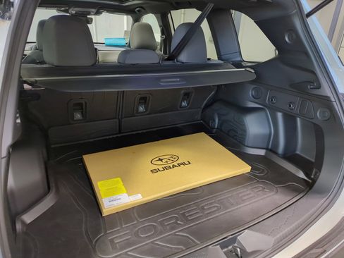 Used 2025 Subaru Forester Premium image 18