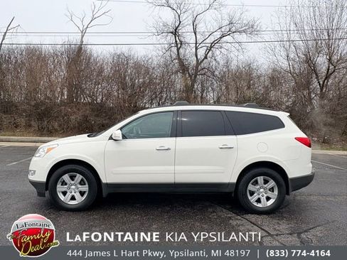 Used 2012 Chevrolet Traverse LT image 2