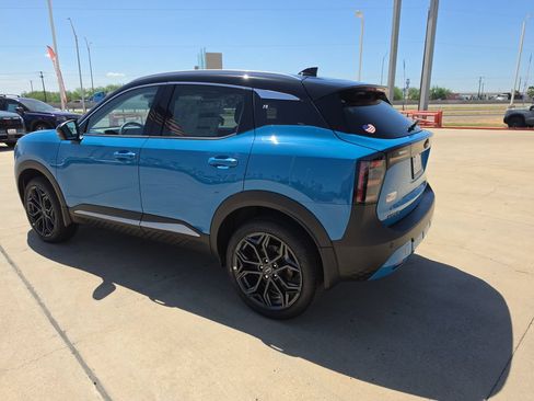 New 2026 Nissan Kicks SR w/ SR Premium Package FWD image 5