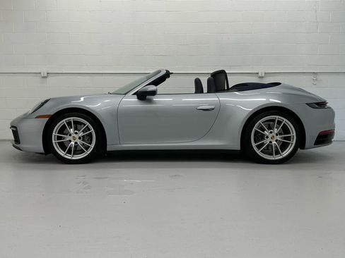 Used 2022 Porsche 911 Carrera RWD image 3