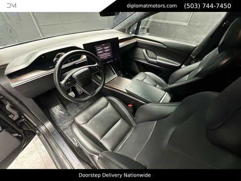 Used 2024 Tesla Model X image 17