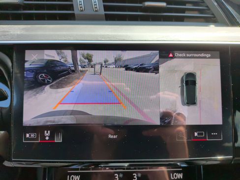 Used 2023 Audi e-tron Premium Plus w/ Premium Plus Package image 23