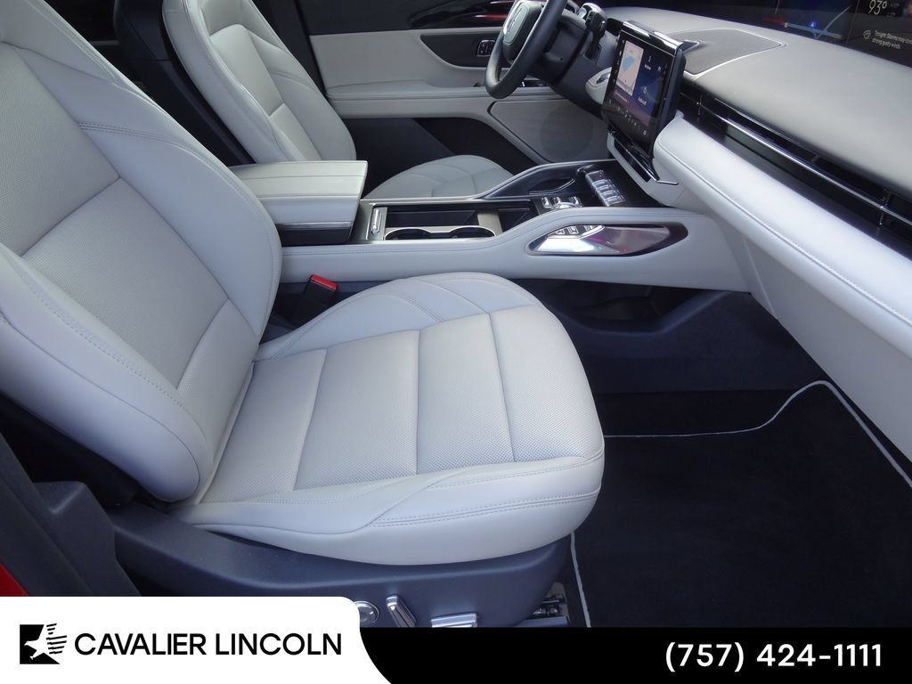 Used 2026 Lincoln Nautilus Premier AWD/4WD image 14