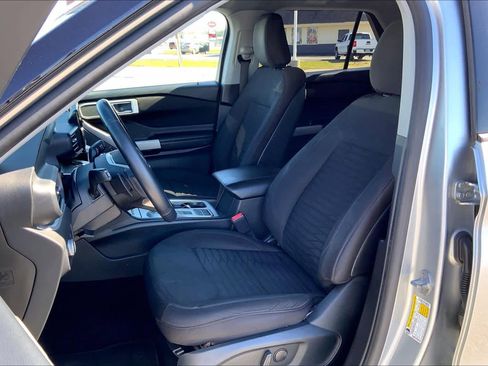 Used 2020 Ford Explorer XLT image 8