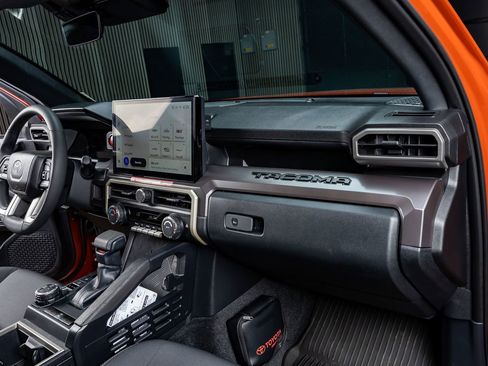 Used 2025 Toyota Tacoma TRD Off-Road image 18