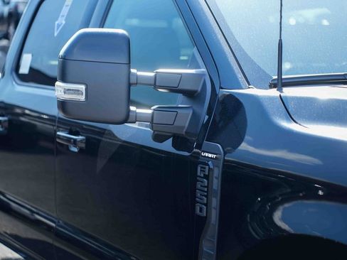 Used 2023 Ford F250 Lariat w/ Lariat Ultimate Package AWD/4WD image 9