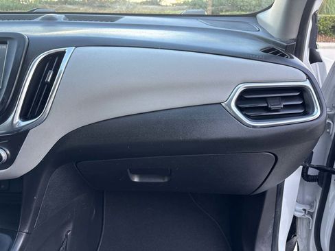 Used 2018 Chevrolet Equinox LT FWD image 15
