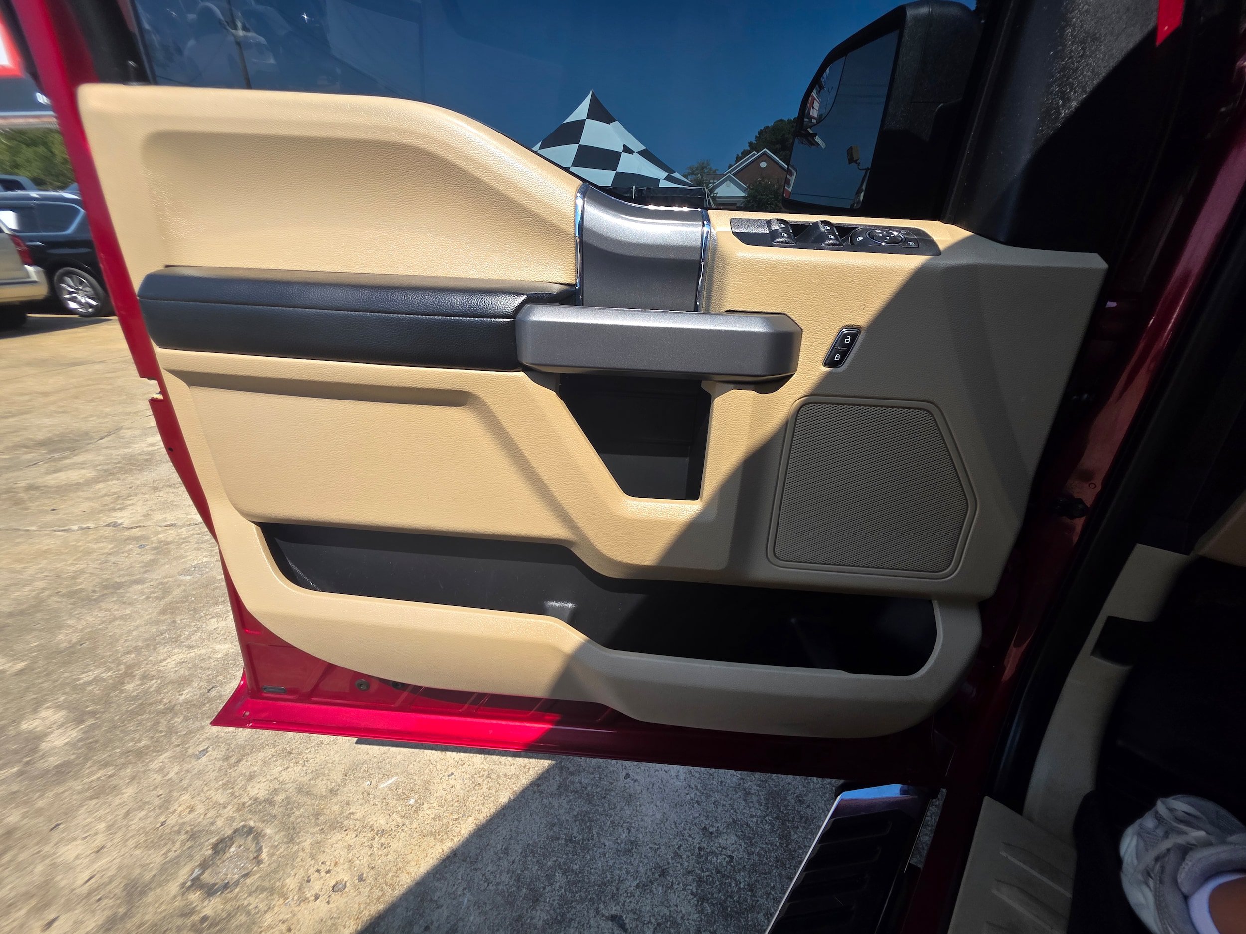 Used 2019 Ford F150 XLT w/ Equipment Group 302A Luxury AWD/4WD image 19