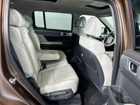 Used 2024 Hyundai Santa Fe Limited image 27