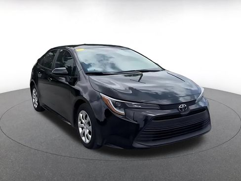 Used 2025 Toyota Corolla LE FWD image 3
