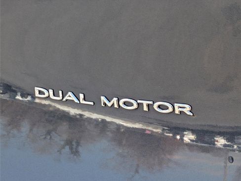 Used 2022 Tesla Model Y Long Range image 9