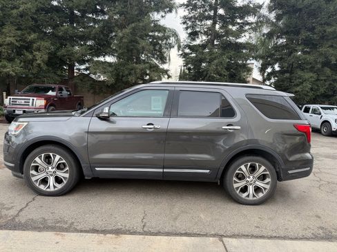 Used 2018 Ford Explorer Platinum image 2
