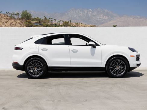 Certified 2025 Porsche Cayenne Coupe image 8