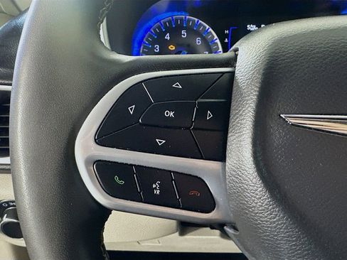 Used 2023 Chrysler Voyager LX FWD image 10