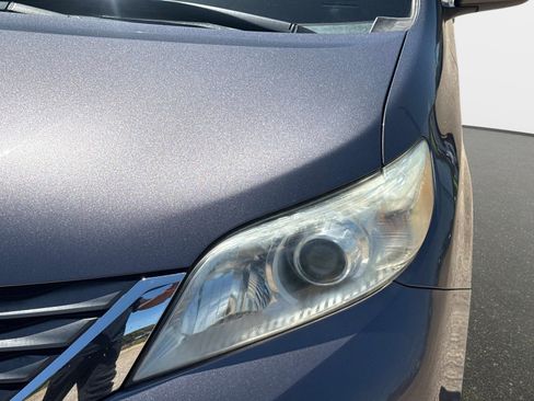 Used 2013 Toyota Sienna XLE FWD image 9