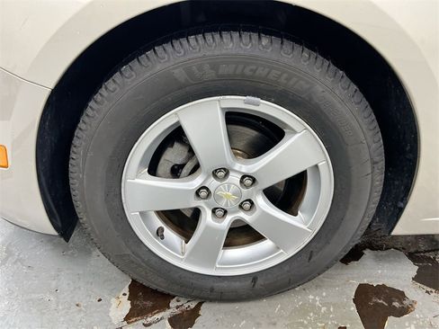 Used 2015 Chevrolet Cruze LT image 24