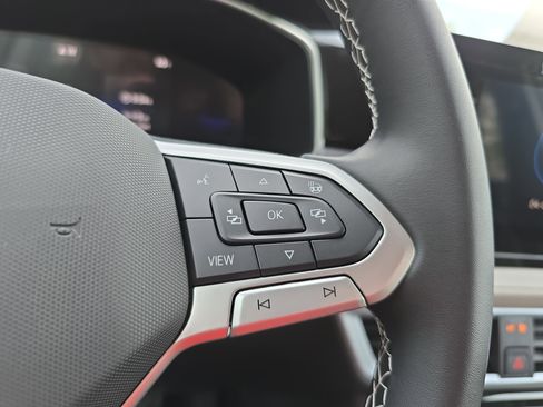 New 2026 Volkswagen Taos SE FWD image 17