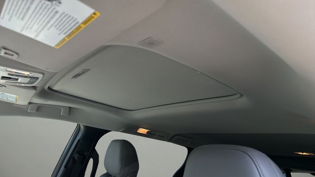Used 2026 Toyota Sienna XLE FWD image 13