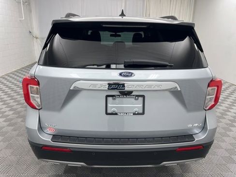 Used 2022 Ford Explorer XLT w/ Equipment Group 202A AWD/4WD image 7