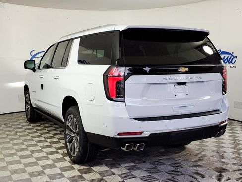 New 2026 Chevrolet Suburban High Country AWD/4WD image 2