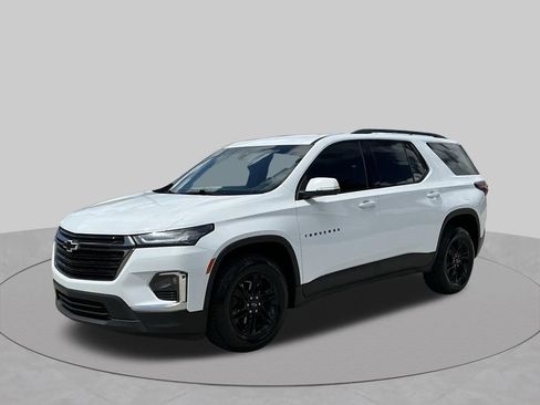 Used 2023 Chevrolet Traverse LT FWD image 2