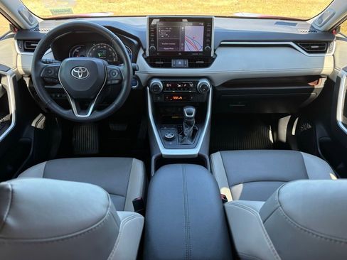 Used 2022 Toyota RAV4 Limited image 10