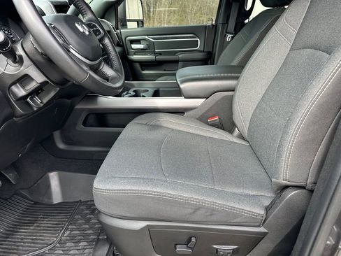 Used 2024 RAM 2500 Big Horn w/ Sport Appearance Package image 10