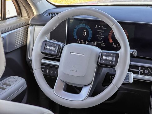 Used 2025 Hyundai Santa Fe SEL FWD image 26