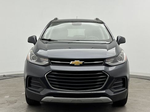 Used 2021 Chevrolet Trax LT image 2