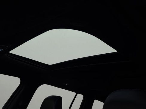 Used 2024 Jeep Grand Cherokee Altitude image 12