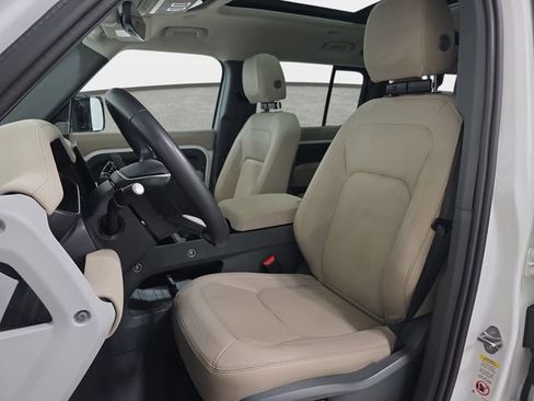 Used 2023 Land Rover Defender 130 SE image 14