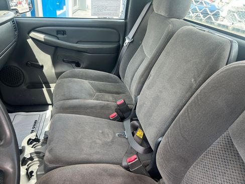 Used 2006 Chevrolet Silverado 2500 W/T AWD/4WD image 29