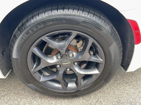 Used 2019 Chrysler Pacifica Touring Plus w/ Advanced Safetytec Group FWD image 10