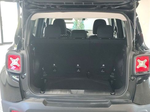 Used 2019 Jeep Renegade Altitude w/ Quick Order Package 2XM FWD image 10