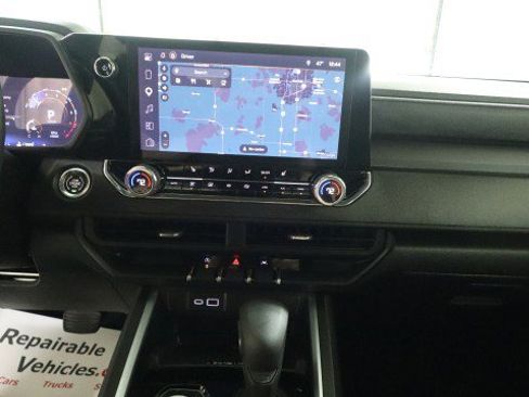 Used 2025 Chevrolet Colorado Trail Boss image 13