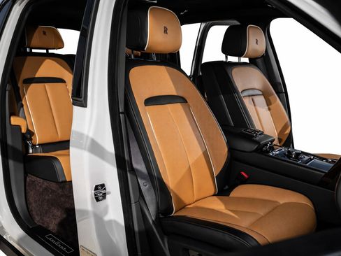 Used 2024 Rolls-Royce Cullinan Black Badge w/ Dark Exterior Package image 10