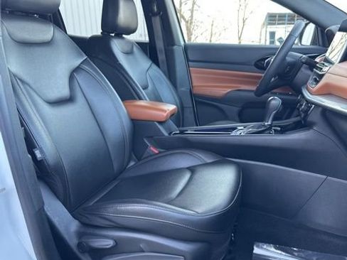 Used 2024 Jeep Compass Limited image 38